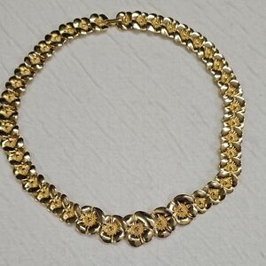 Elegant 80s Gold Floral Necklace